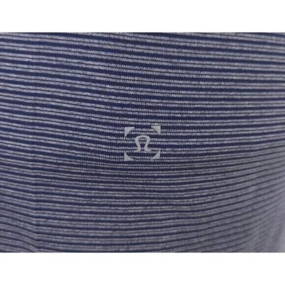Lululemon Metal Vent Tech Polo Size XS Blue Stripe - Picture 4 of 5